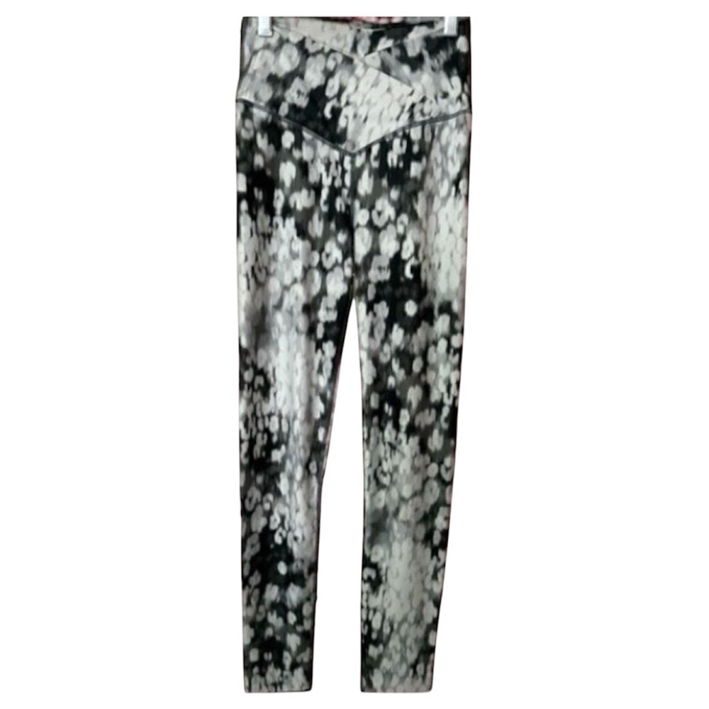 OFFLINE BY AERIE womens black and white high rise crossover leggings